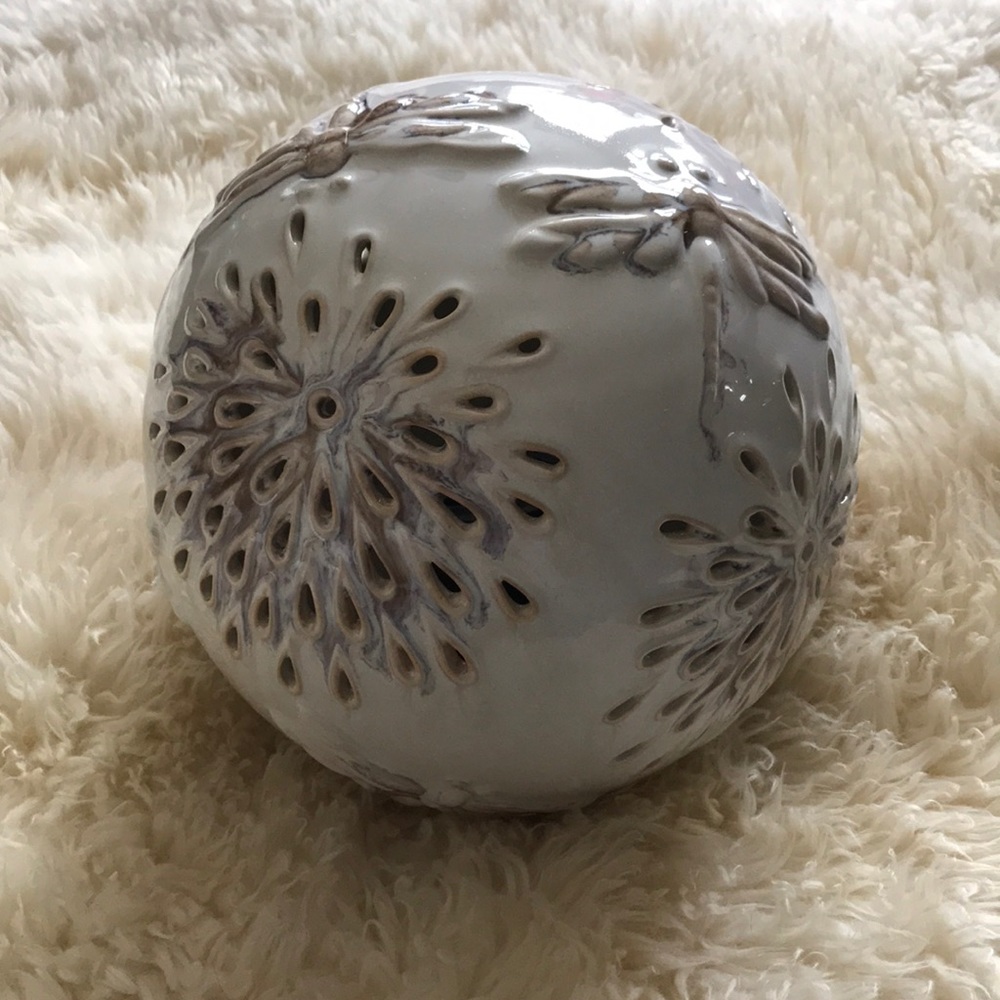 Evergreen Ceramic Orb - Picture 2 of 10